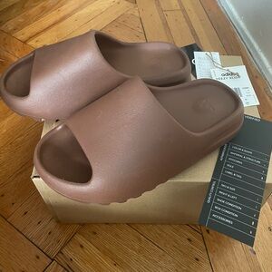 NIB sz 7 adidas YZY Yeezy Slides Flax Brown